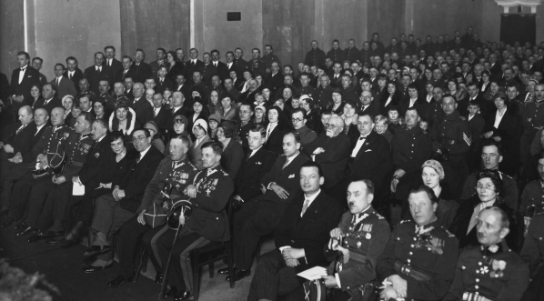  Akademia garnizonu w Poznaniu z okazji imienin Józefa Piłsudskiego w marcu 1933 roku.  