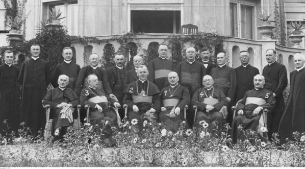  Jubileusz dwudziestopięciolecia kapłaństwa audytora Roty Rzymskiej i rektora kościoła polskiego w Rzymie ks. Stanisława Janasika we wrześniu 1932 roku.  