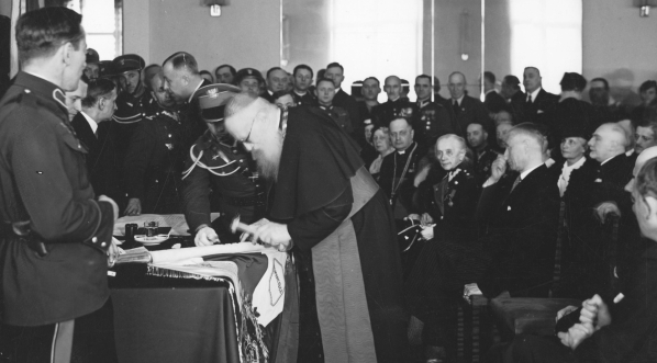  Uroczystość poświęcenia sztandaru okręgu stołecznego Związku Żołnierzy I Polskiego Korpusu Wschodniego w Warszawie w kwietniu 1935 roku.  