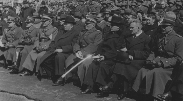  Uroczystość 15-lecia Gimnazjum Towarzystwa Salezjańskiego w Różanystoku w 1937 roku.  