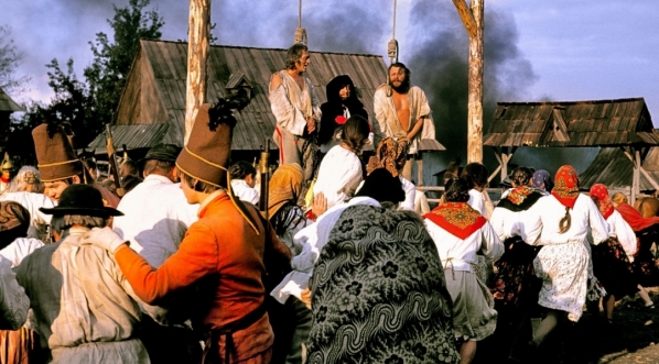  Scena z filmu Jerzego Passendorfera "Janosik" z 1973 roku.  