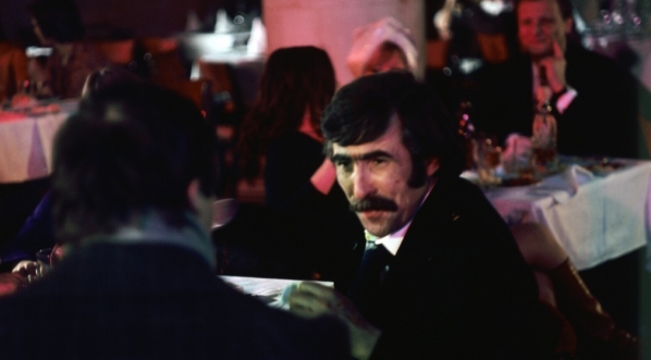  Jerzy Cnota w filmie Stanisława Barei "Brunet wieczorową porą" z 1976 roku.  