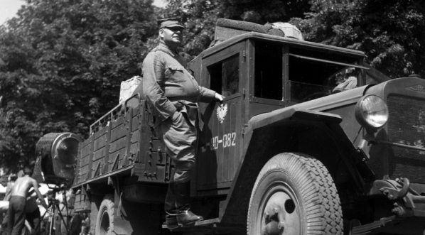  Aleksander Fogiel w filmie Jerzego Passendorfera "Skąpani w ogniu" z 1963 roku.  
