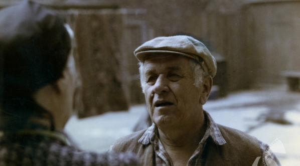  Wacław Kowalski w serialu Jana Łomnickiego "Dom - Nie przesadza się starych drzew" z 1982 roku.  