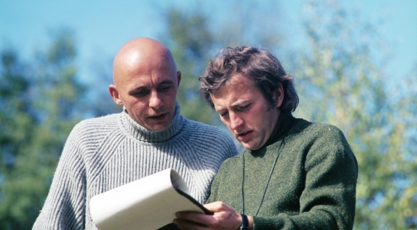  Reżyserzy Witold Leszczyński i Andrzej Kostenko podczas realizacji filmu "Rewizja osobista" z 1972 roku.  