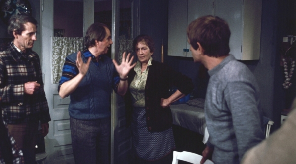  Na planie filmu Romana Wionczka "Godność" z 1984 roku.  