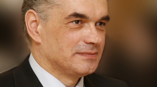 Janusz Kurtyka.  