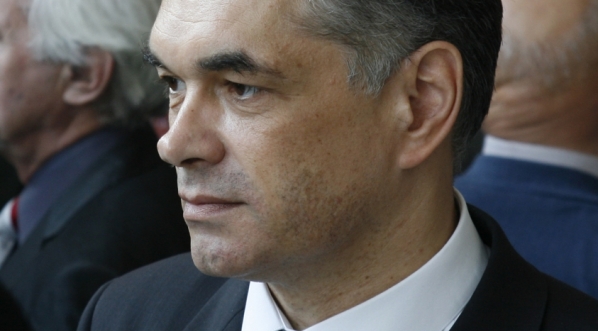  Janusz Kurtyka.  