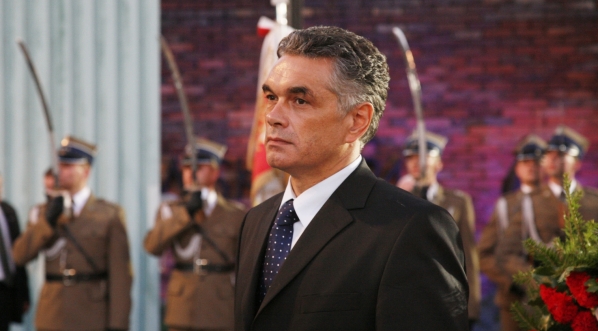  Janusz Kurtyka w czasie obchodów wybuchu Powstania Warszawskiego, Warszawa, 1.08.2008 r.  