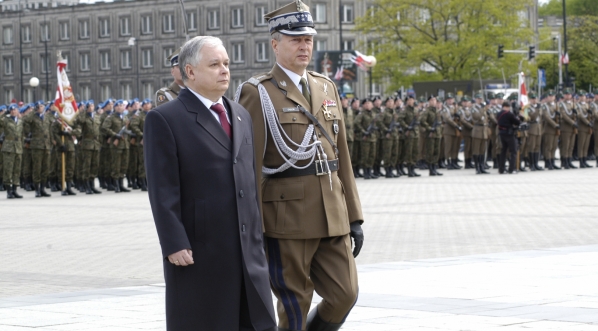  Prezydent Lech Kaczyński i gen. Franciszek Gągor w czasie obchodów Święta Konstytucji 3 Maja w 2009 roku.  