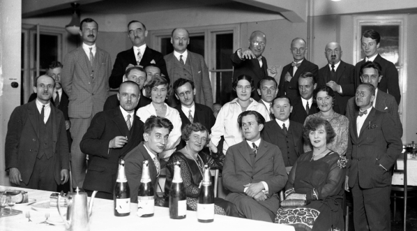  Uroczystość w Pałacu Prasy w Krakowie z okazji wydania pierwszego numeru tygodnika "Na Szerokim Świecie" we wrześniu 1928 roku.  