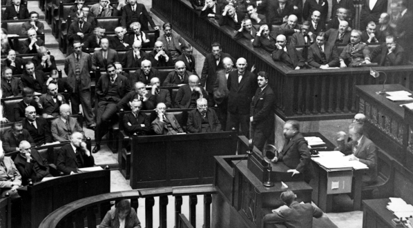  Przemówienie posła Stanisława Strońskiego podczas nocnego posiedzenia Sejmu w 1931 roku, na którym poruszano sprawę Brześcia.  