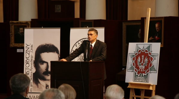  Janusz Kurtyka w czasie okolicznościowego wykładu o historii Zrzeszenia "Wolność i Niezawisłość", Warszawa, Galeria Porczyńskich, 19.09.2007 r.  