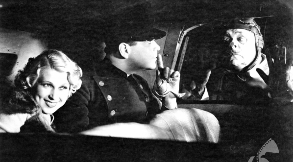  Scena z filmu Michała Waszyńskiego "Jaśnie pan szofer" z 1935 roku.  