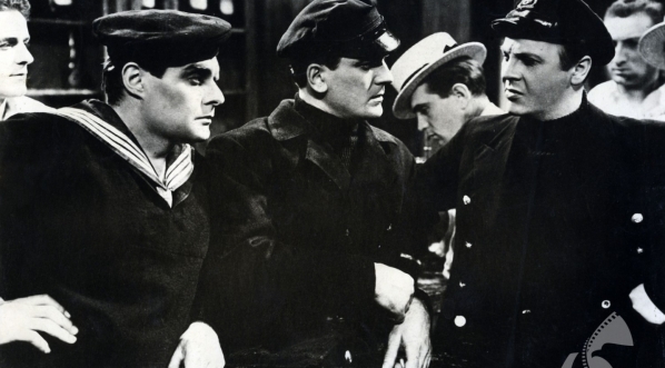  Scena z filmu Michała Waszyńskiego "Kobiety nad przepaścią" z 1938 roku.  