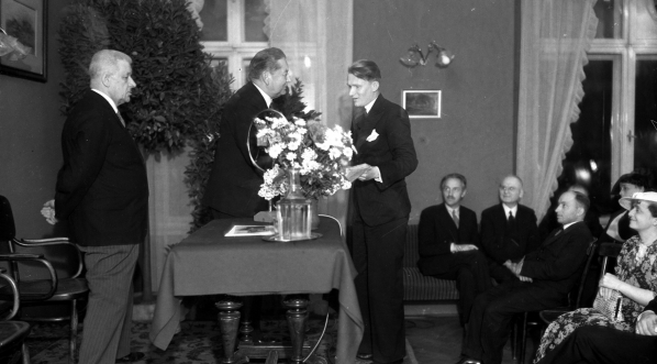  Konkurs powieściowy Ilustrowanego Kuriera Codziennego w maju 1936 roku.  