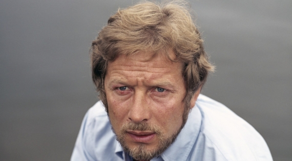  Władysław Kowalski w filmie Konstantego Ciciszwiliego "Patrząc pod słońce" z 1971 roku.  