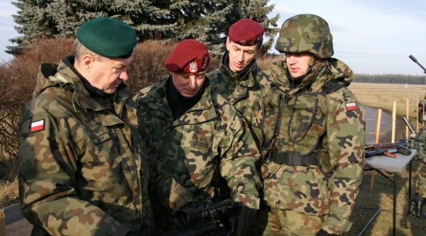  Szef SG WP Franciszka Gągora z wizytą w 25. Brygadzie Kawalerii Powietrznej 16.01.2008 r.  