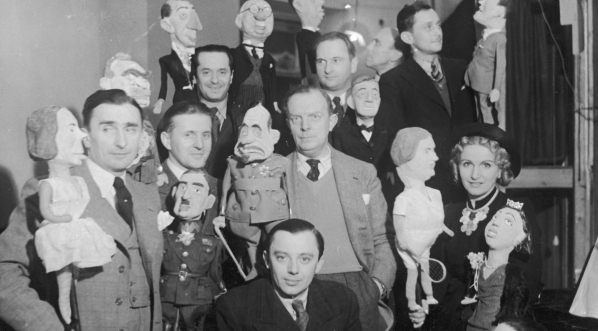  Szopka polityczna w Warszawie w 1938 roku.  