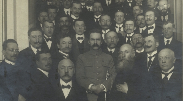  Tymczasowa Rada Stanu przyjmująca delegację Centralnego Komitetu Narodowego w 1917 roku.  