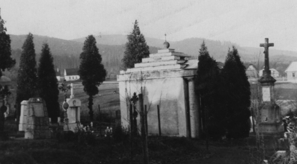  Grobowiec rodzinny Juliana Fałata w Bystrej.  