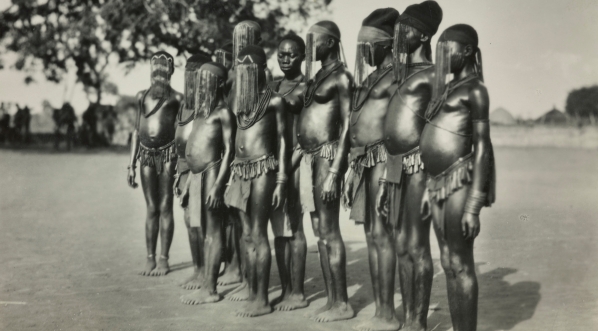  Francuska Afryka Równikowa, strój w czasie ceremonii obrzezania.  