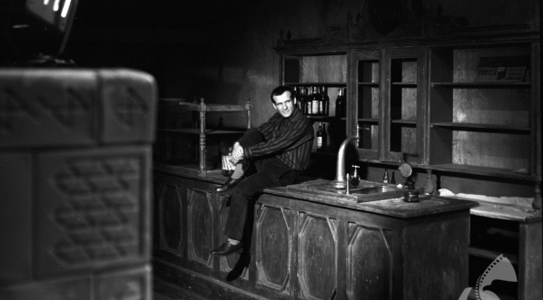  Jakub Goldberg, drugi reżyser, podczas realizacji filmu Edwarda Skórzewskiego i Jerzego Hoffmana "Gangsterzy i filantropi" w 1962 roku.  