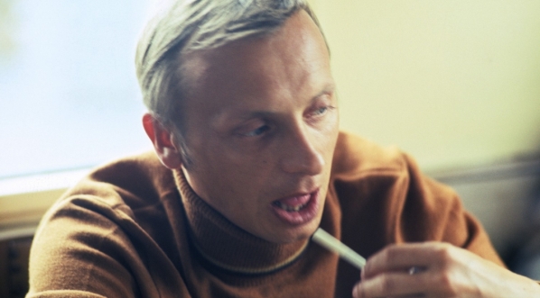  Wojciech Pokora w filmie Marka Piwowskiego "Rejs" z 1970 roku.  