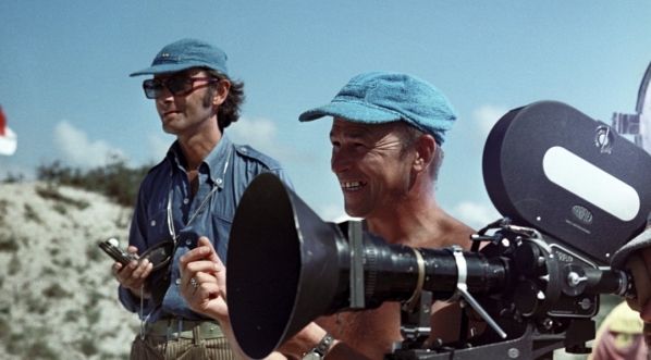  Operator Antoni Nurzyński i reżyser Jerzy Ziarnik podczas realizacji filmu "Niebieskie jak Morze Czarne" (1971).  