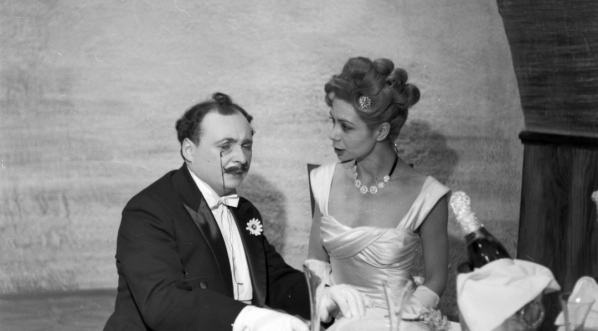  Kazimierz Brusikiewicz i Lidia Korsakówna na planie filmu Jerzego Zarzyckiego "Klub kawalerów" (1962).  
