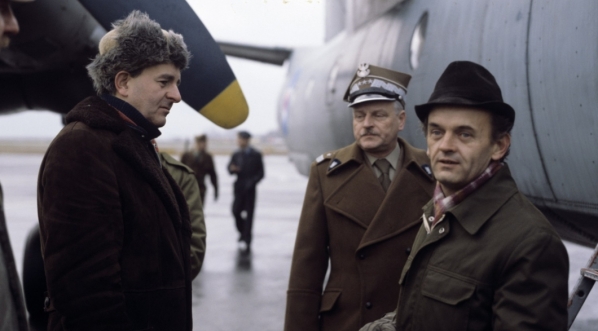  Realizacja filmu Bohdana Poręby "Katastrofa w Gibraltarze" (1983).  