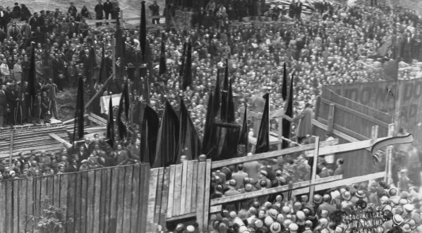  Uroczystości w Warszawie w 25 rocznicę stracenia działacza niepodległościowego i socjalistycznego Stefana Okrzei, 22.07.1930 r.  