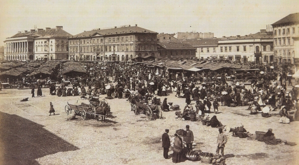  Targ na placu Żelaznej Bramy w Warszawie.  