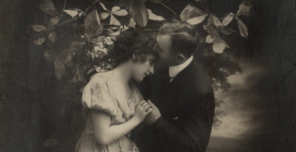 NAŁOGOWO CAŁOWAŁ KOBIETY